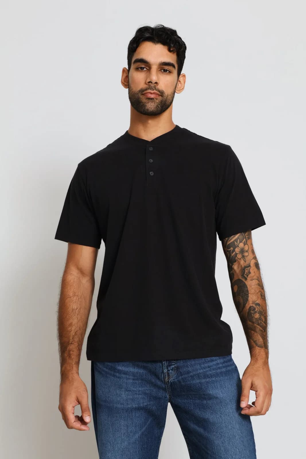 TEES BW BLACK